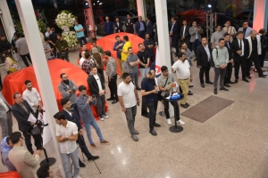 photo_6046376284554118607_y