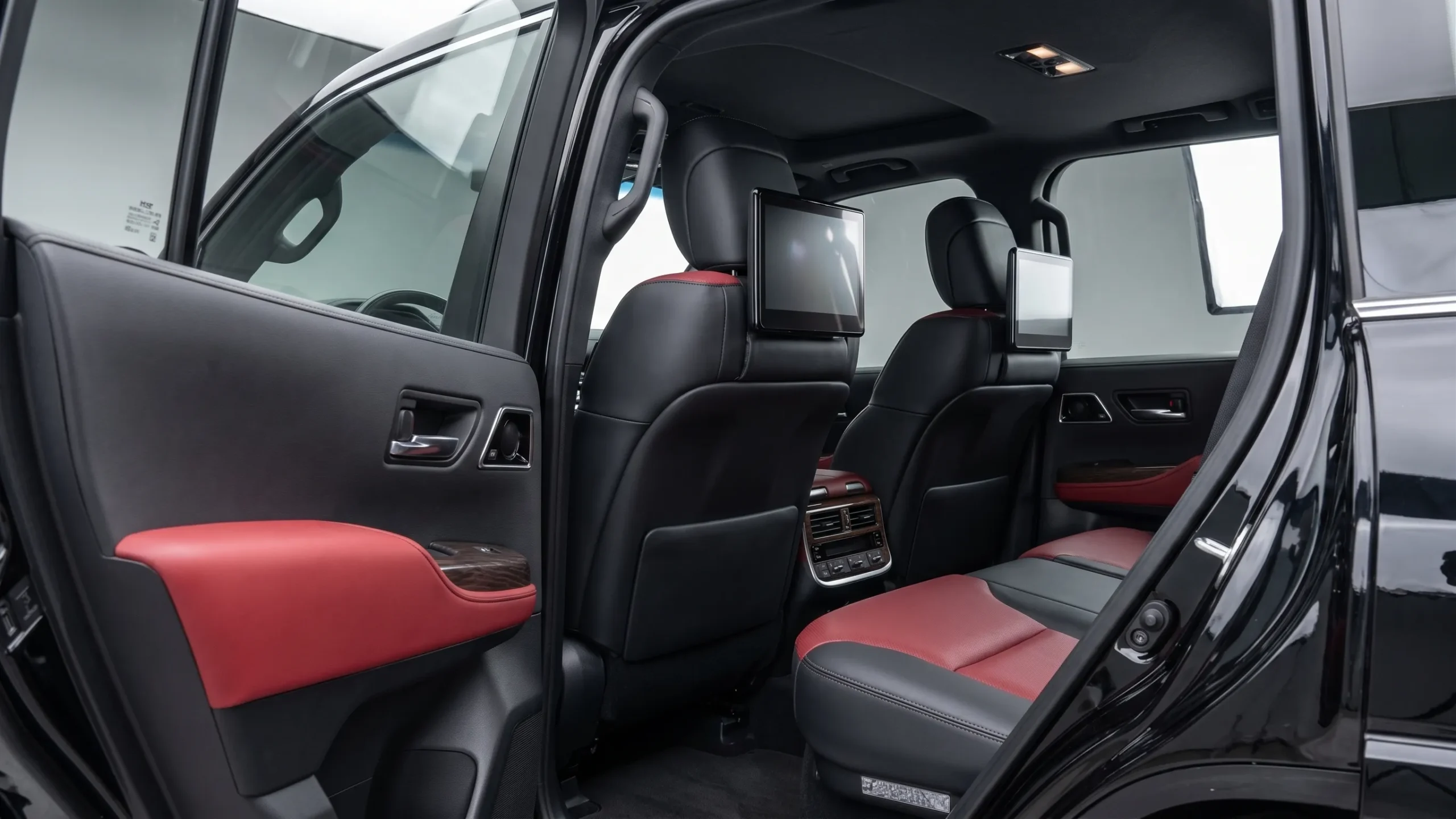 نمای تویوتا لندکروز VXR 2026